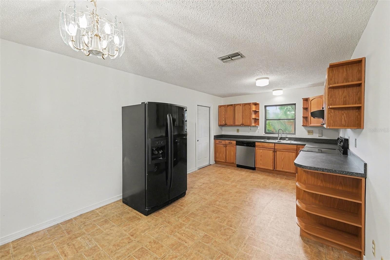 Image 10 of 33 For 6481 Elmhurst Court