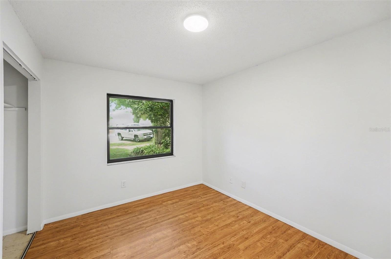 Image 11 of 33 For 6481 Elmhurst Court