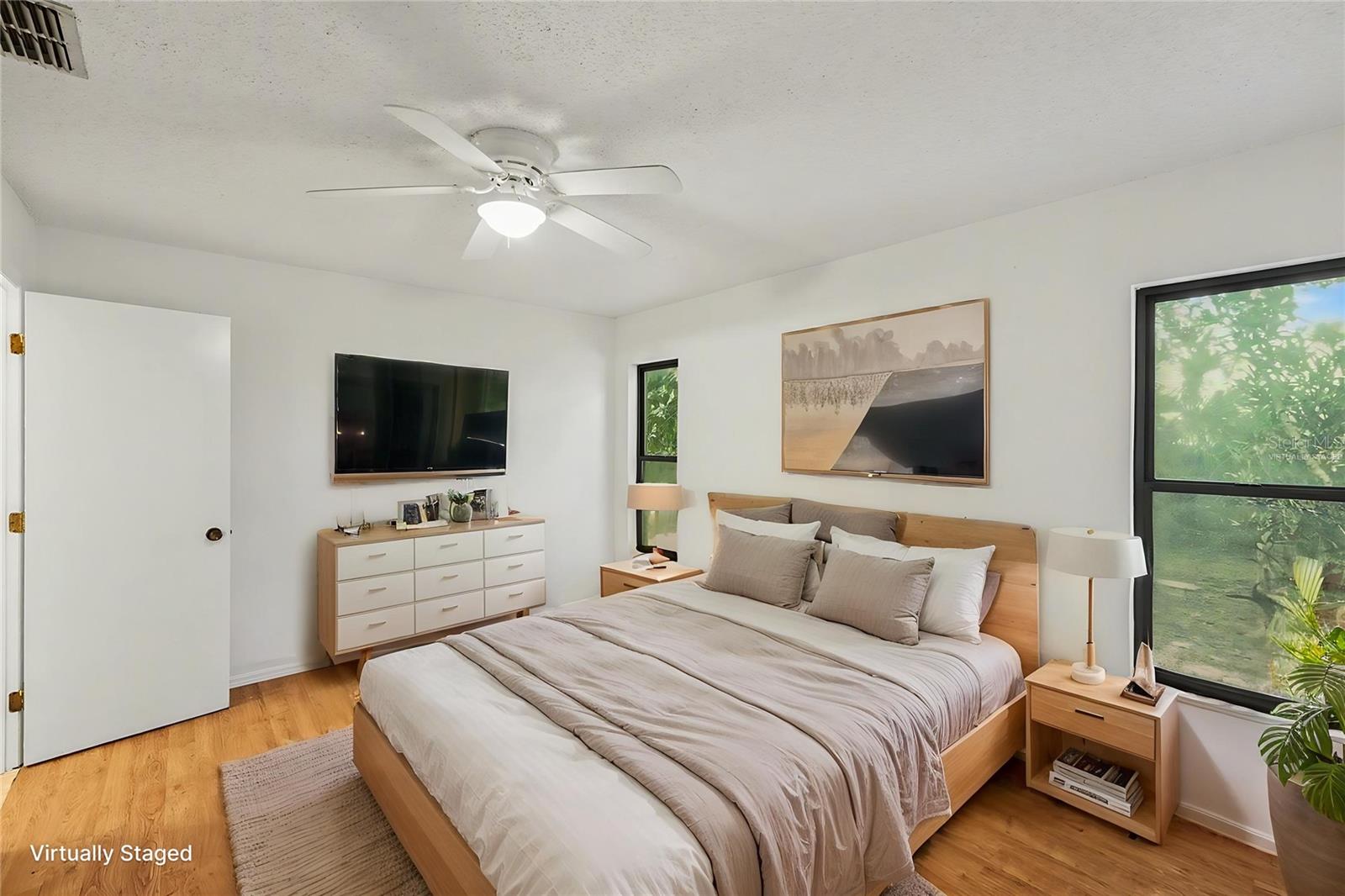 Image 14 of 33 For 6481 Elmhurst Court