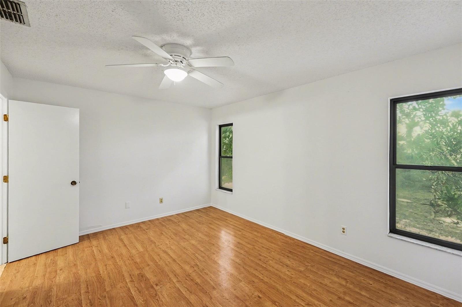 Image 15 of 33 For 6481 Elmhurst Court