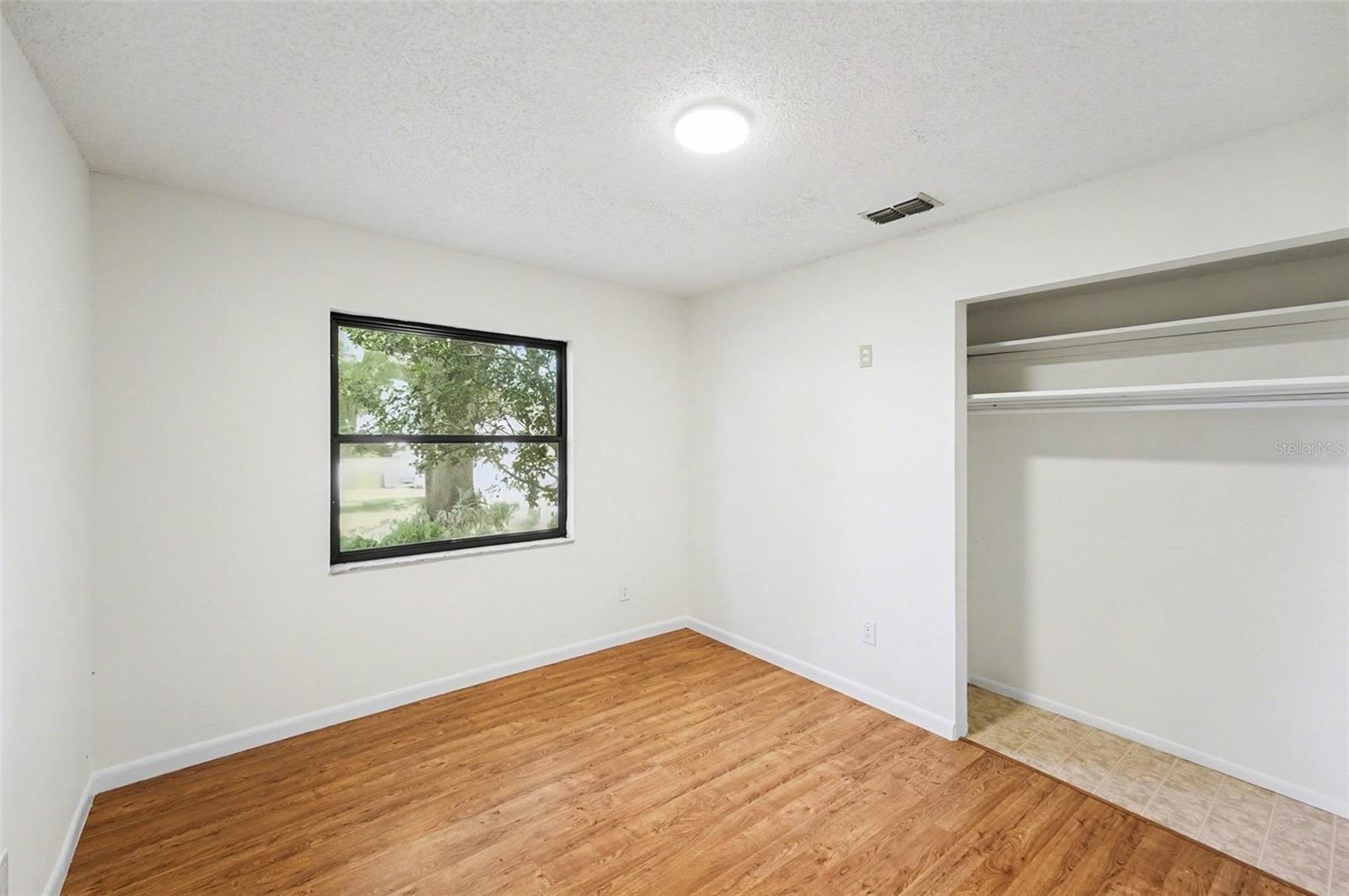 Image 16 of 33 For 6481 Elmhurst Court