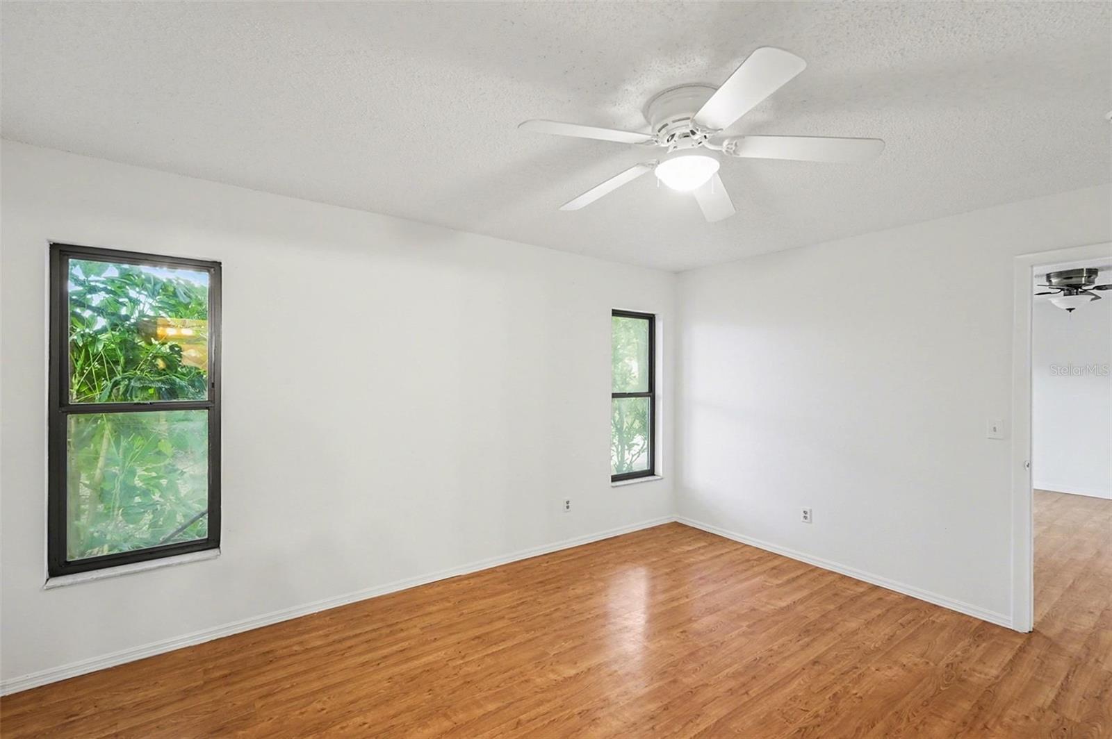 Image 17 of 33 For 6481 Elmhurst Court