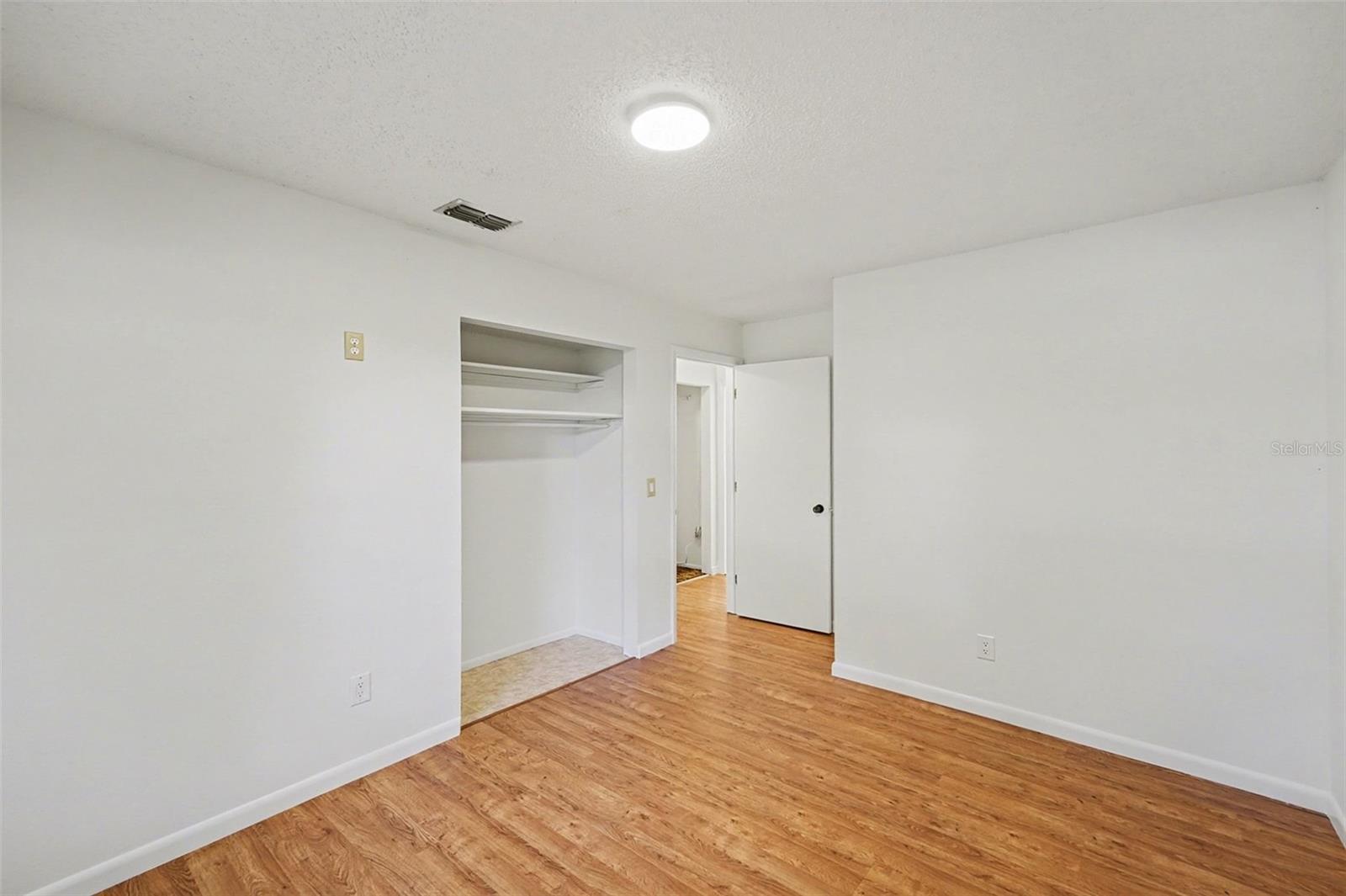 Image 20 of 33 For 6481 Elmhurst Court