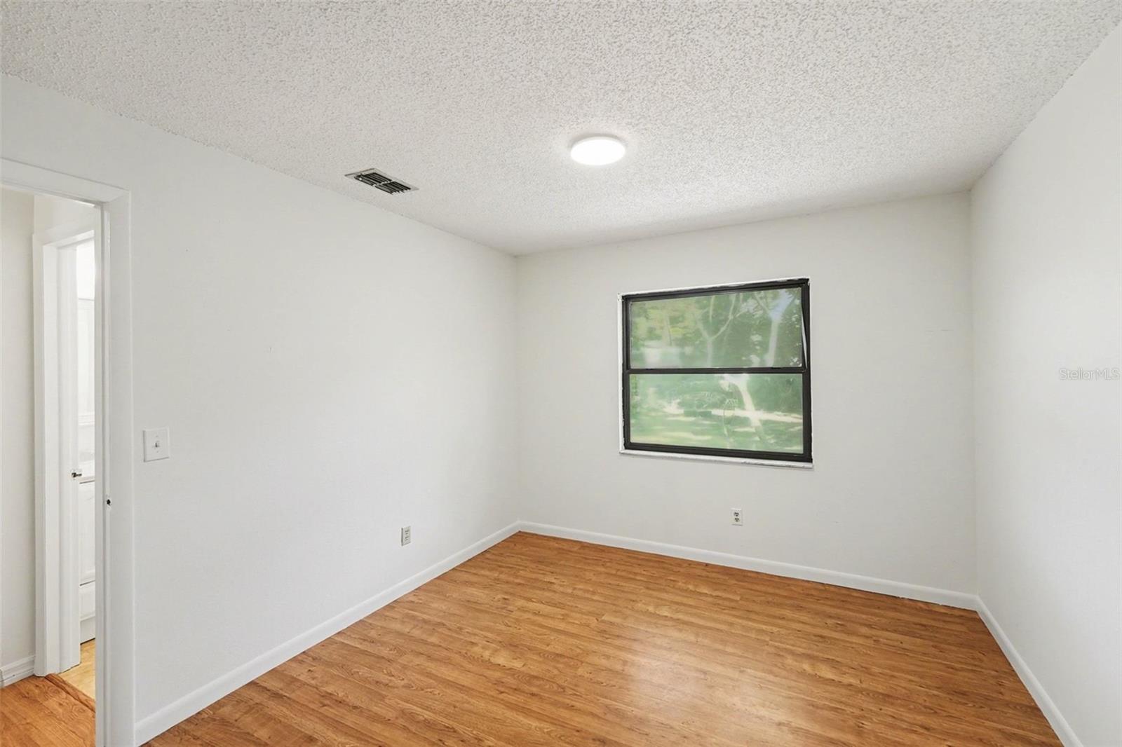 Image 22 of 33 For 6481 Elmhurst Court