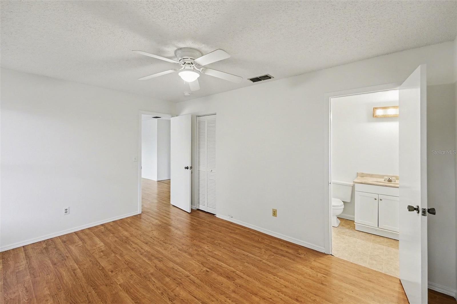 Image 24 of 33 For 6481 Elmhurst Court