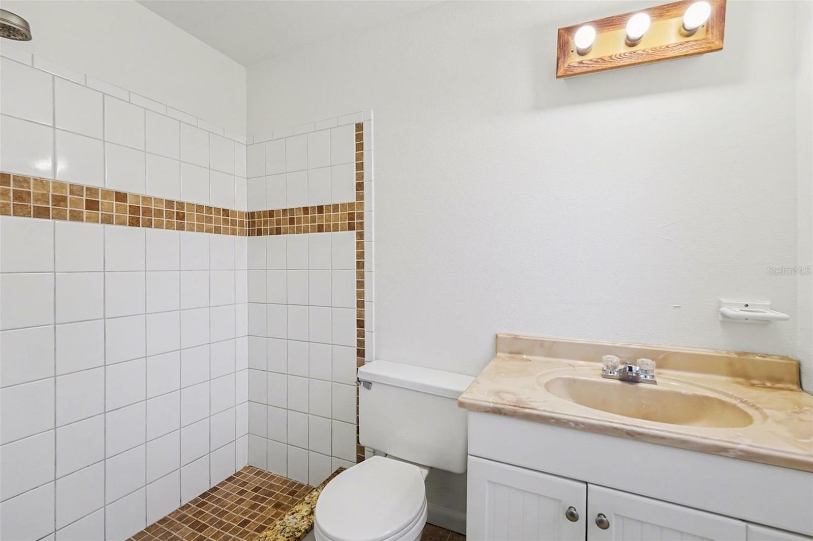 Image 26 of 33 For 6481 Elmhurst Court