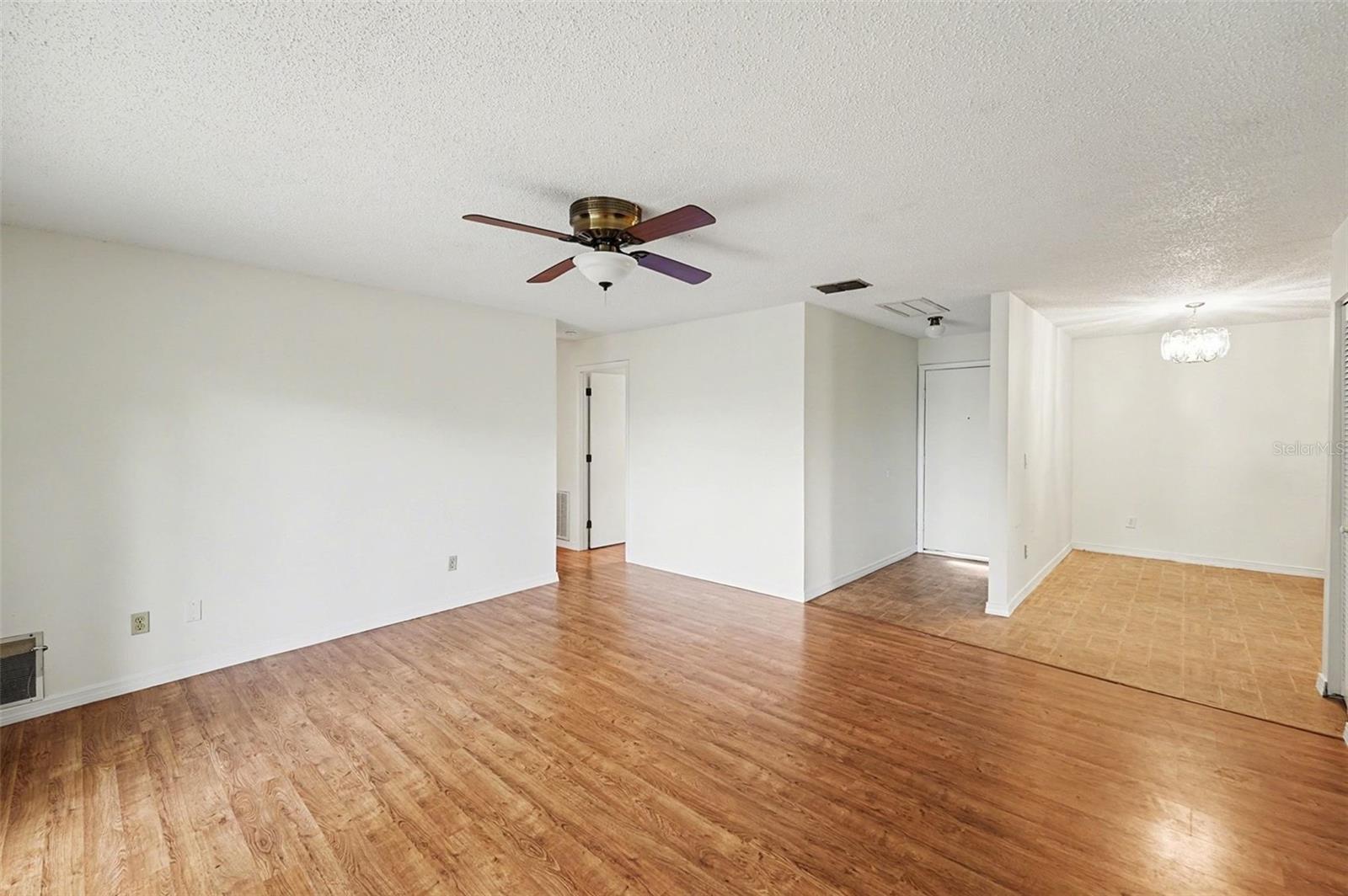 Image 4 of 33 For 6481 Elmhurst Court