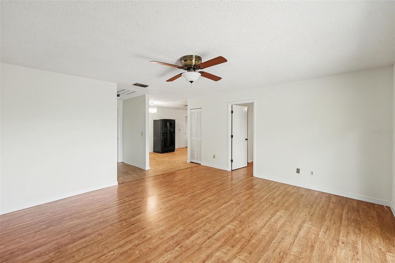 Image 6 of 33 For 6481 Elmhurst Court