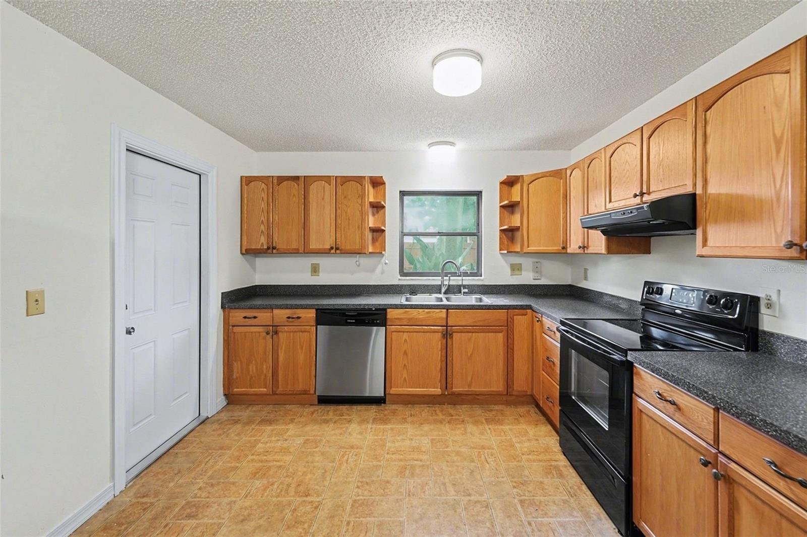 Image 8 of 33 For 6481 Elmhurst Court