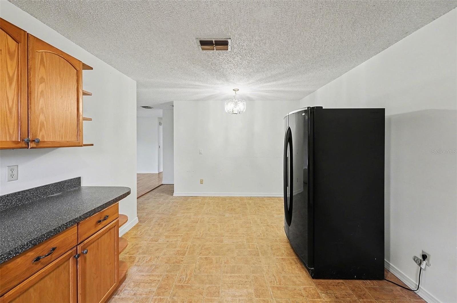 Image 9 of 33 For 6481 Elmhurst Court