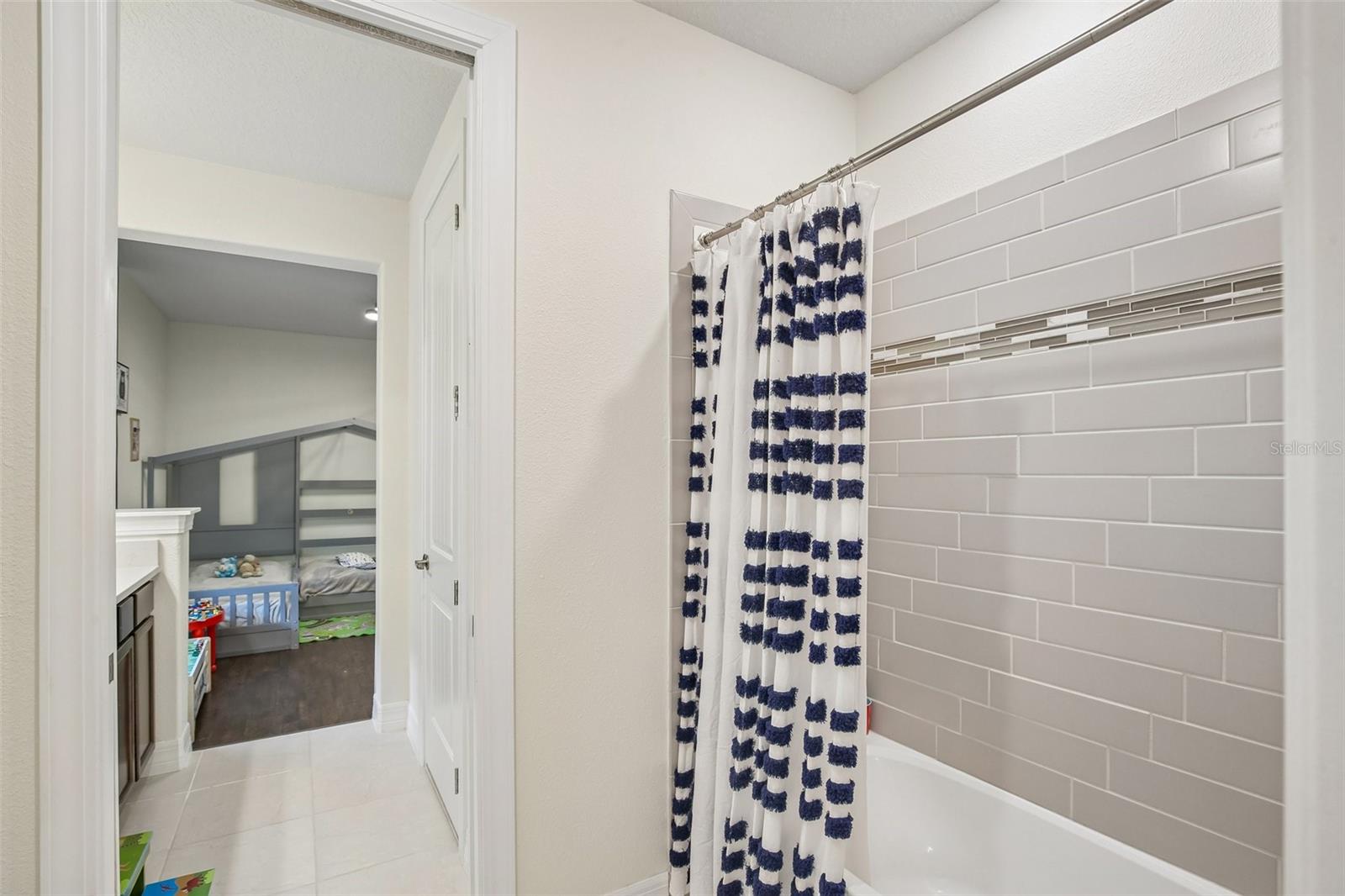 Image 31 of 71 For 11054 Sundrift Drive