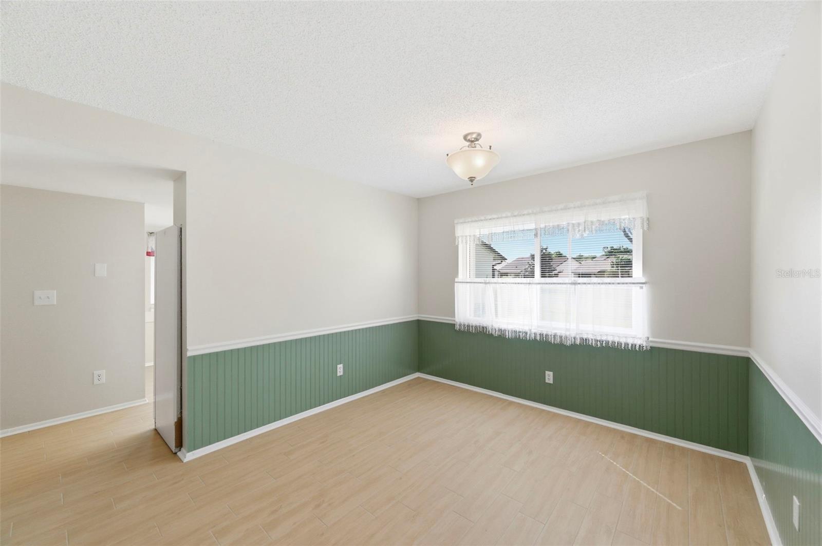 Image 4 of 33 For 2210 Sequoia Drive