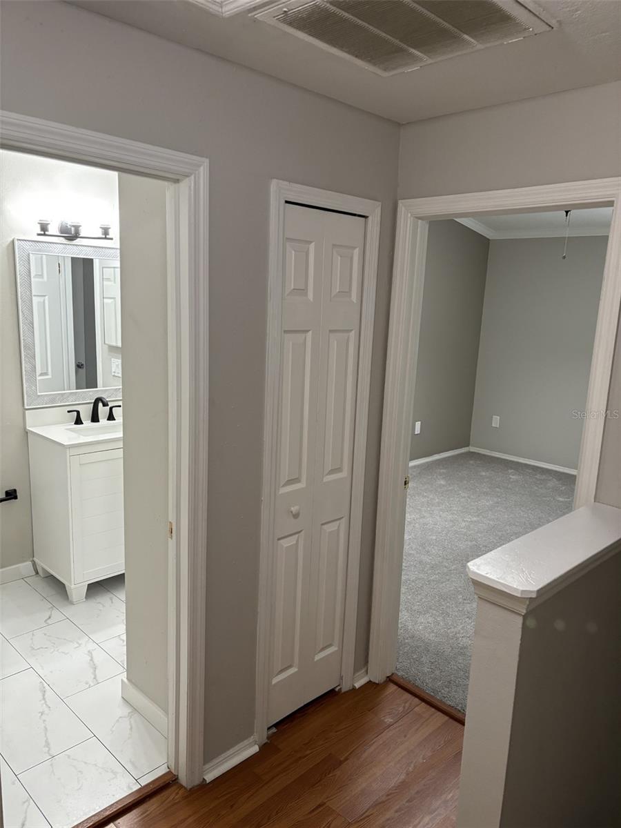 Listing photo id 8 for 7621 Colonial Court