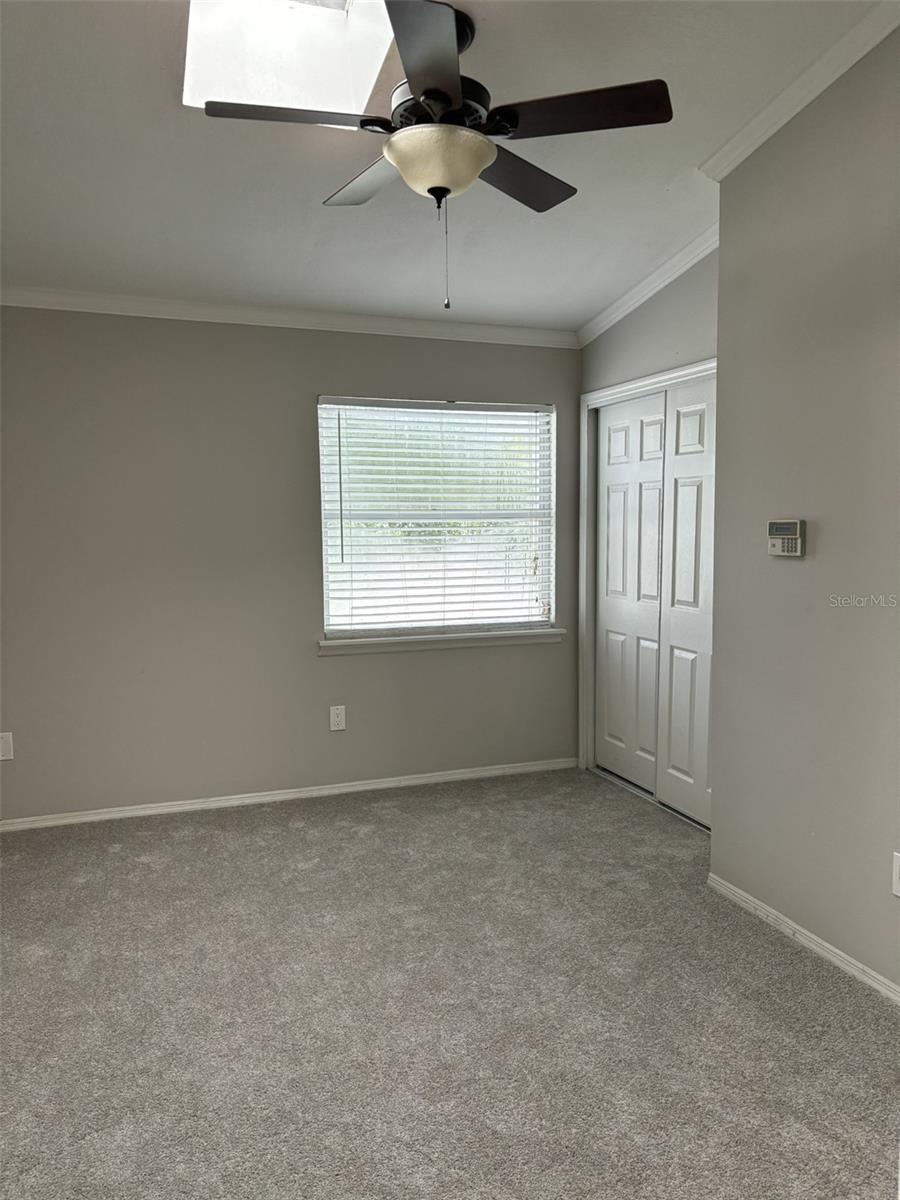 Listing photo id 9 for 7621 Colonial Court