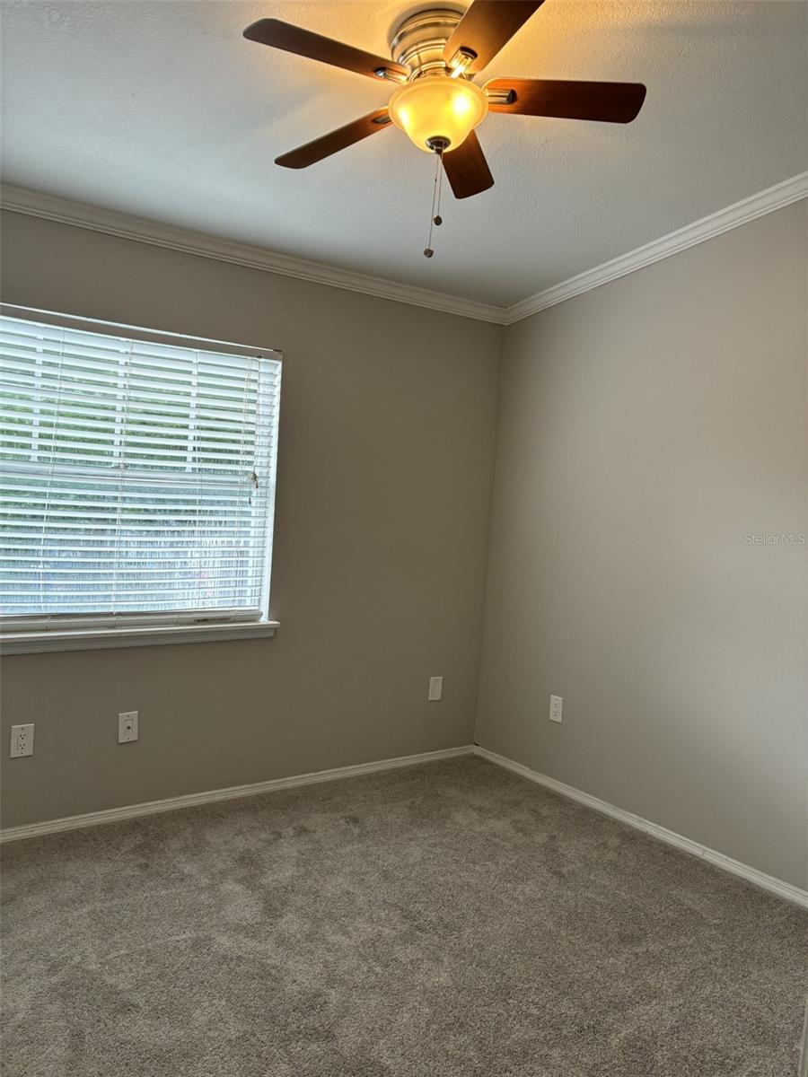 Listing photo id 14 for 7621 Colonial Court