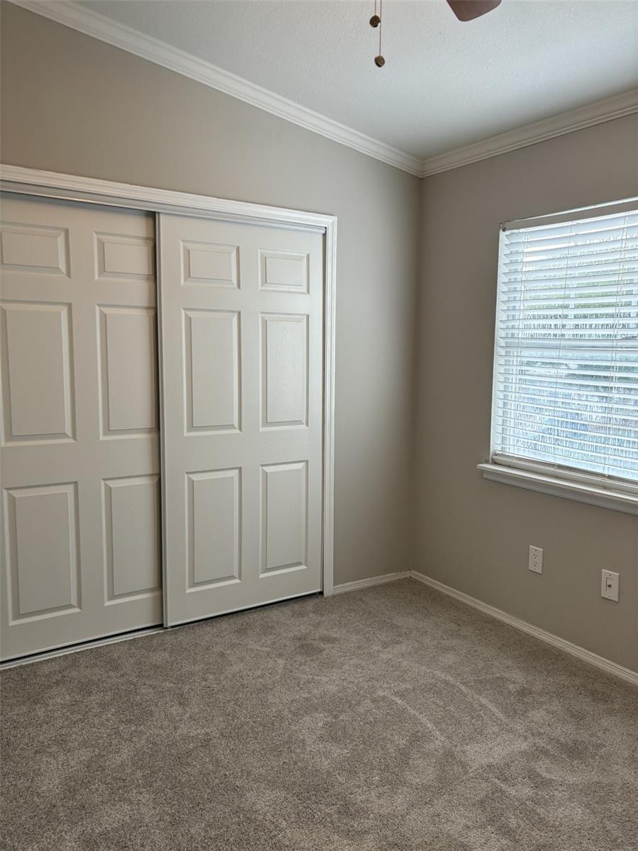 Listing photo id 15 for 7621 Colonial Court