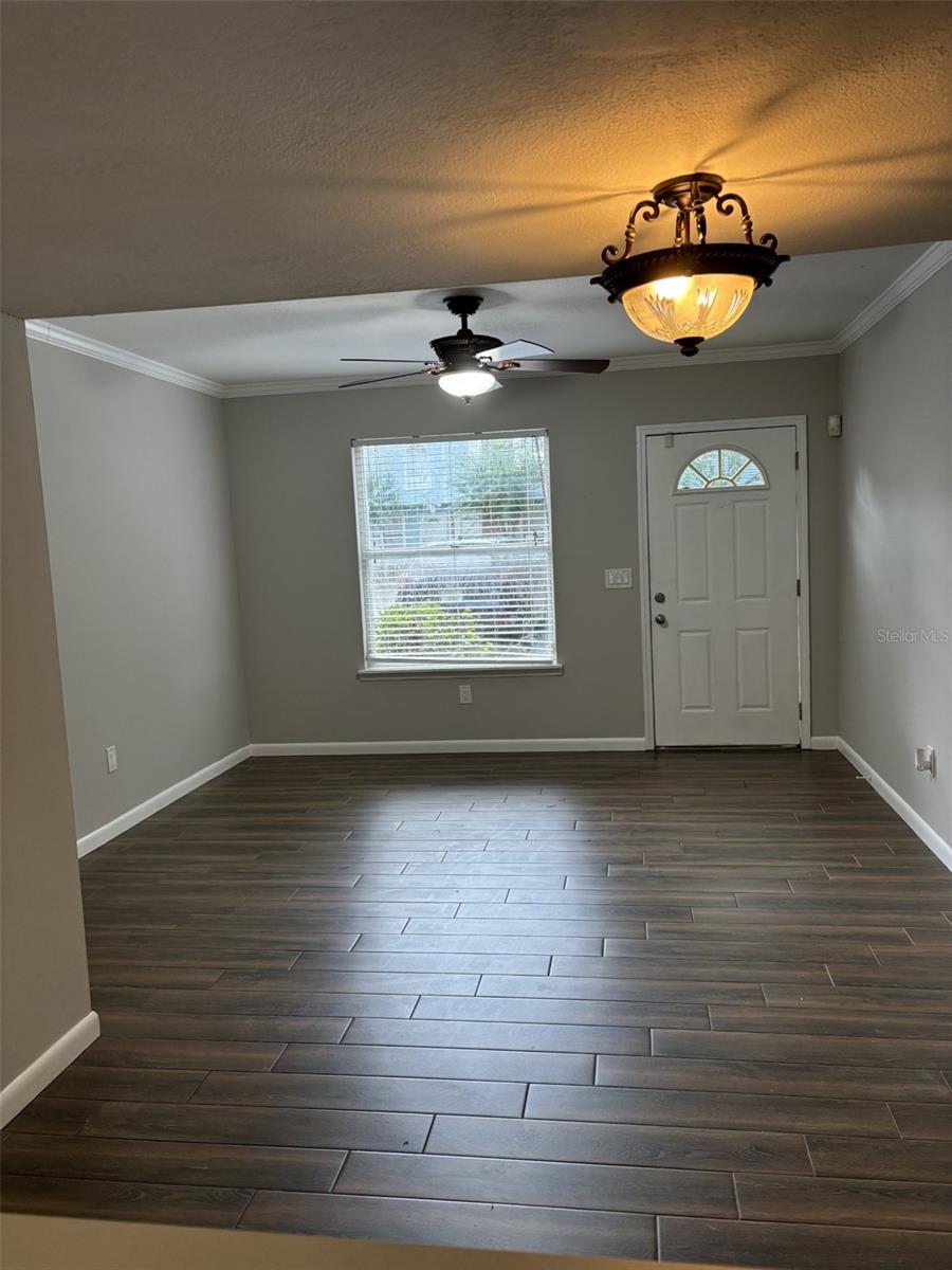 Listing photo id 0 for 7621 Colonial Court