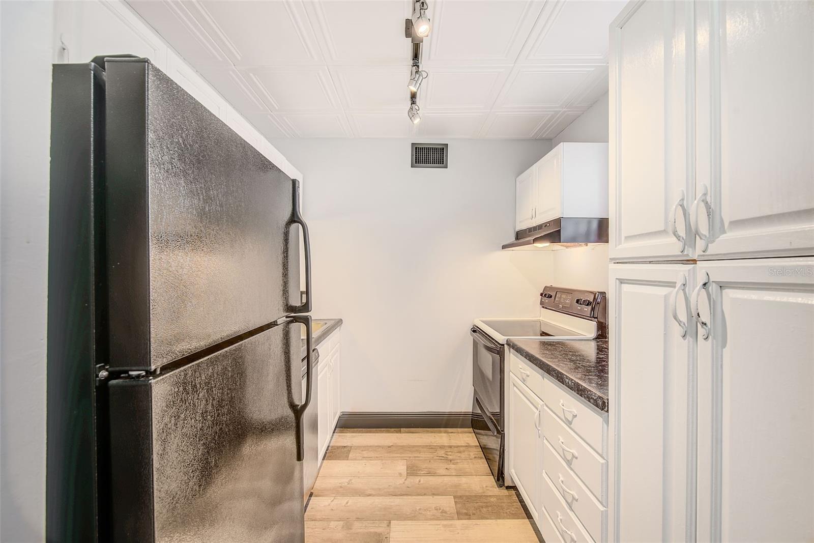 Image 11 of 39 For 10453 Carrollbrook Circle 222