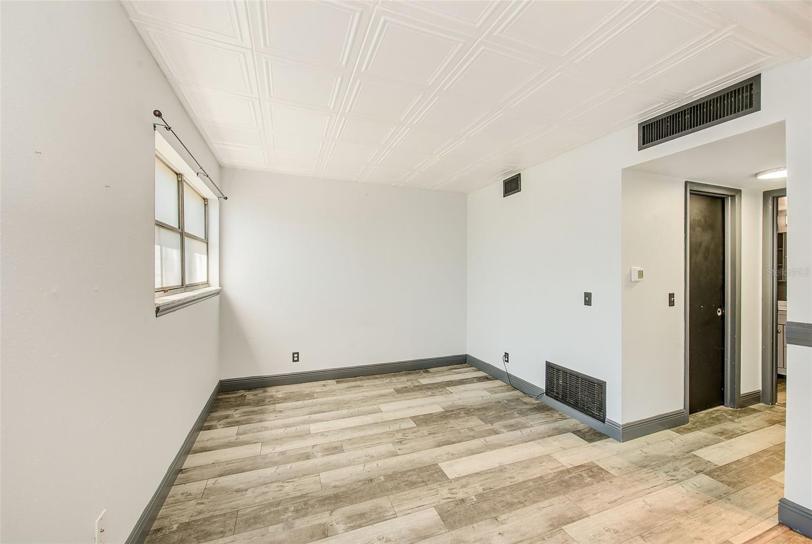 Image 17 of 39 For 10453 Carrollbrook Circle 222