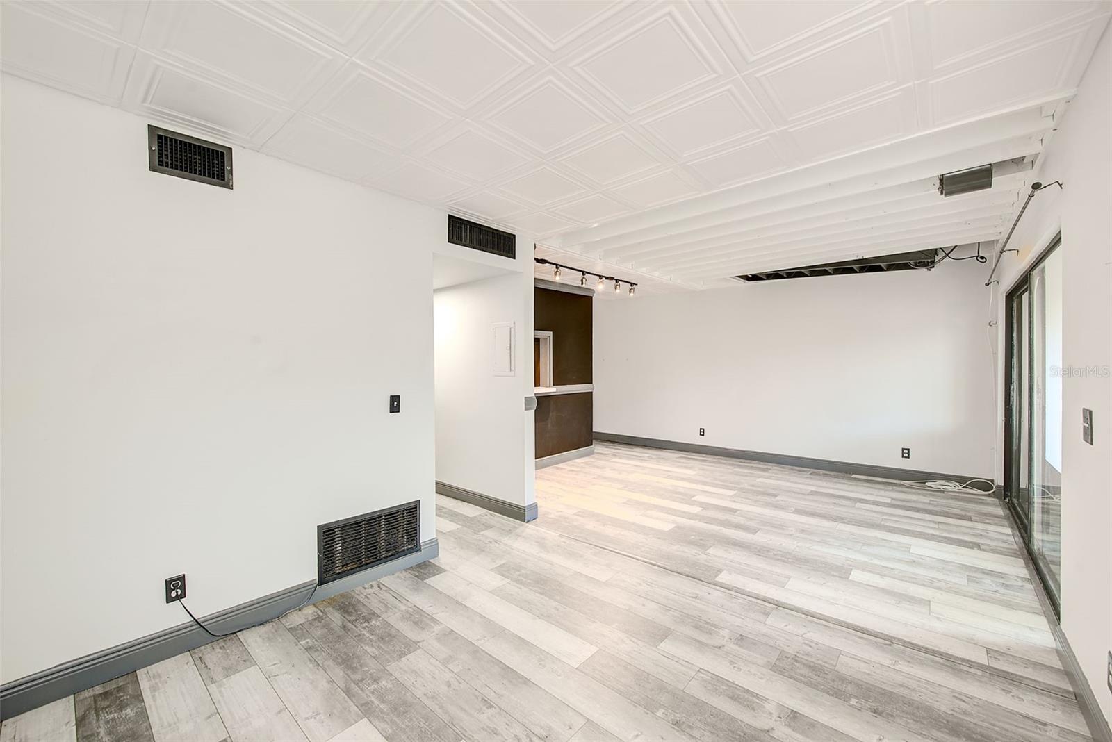 Image 18 of 39 For 10453 Carrollbrook Circle 222