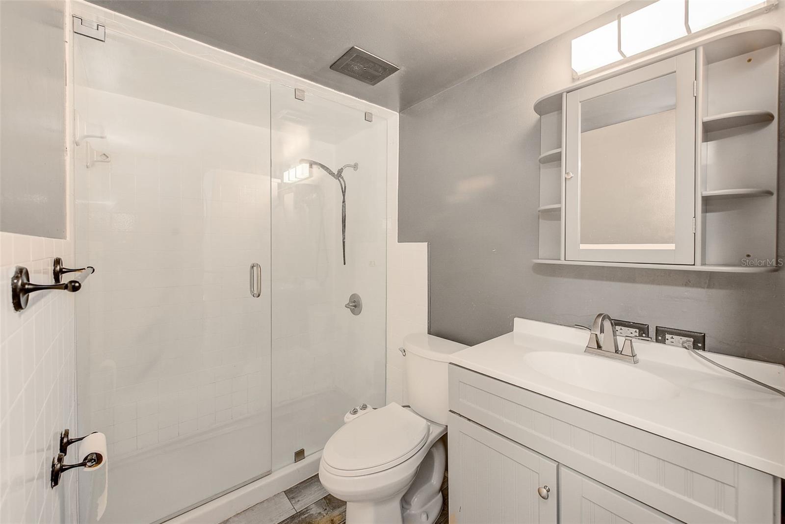 Image 22 of 39 For 10453 Carrollbrook Circle 222