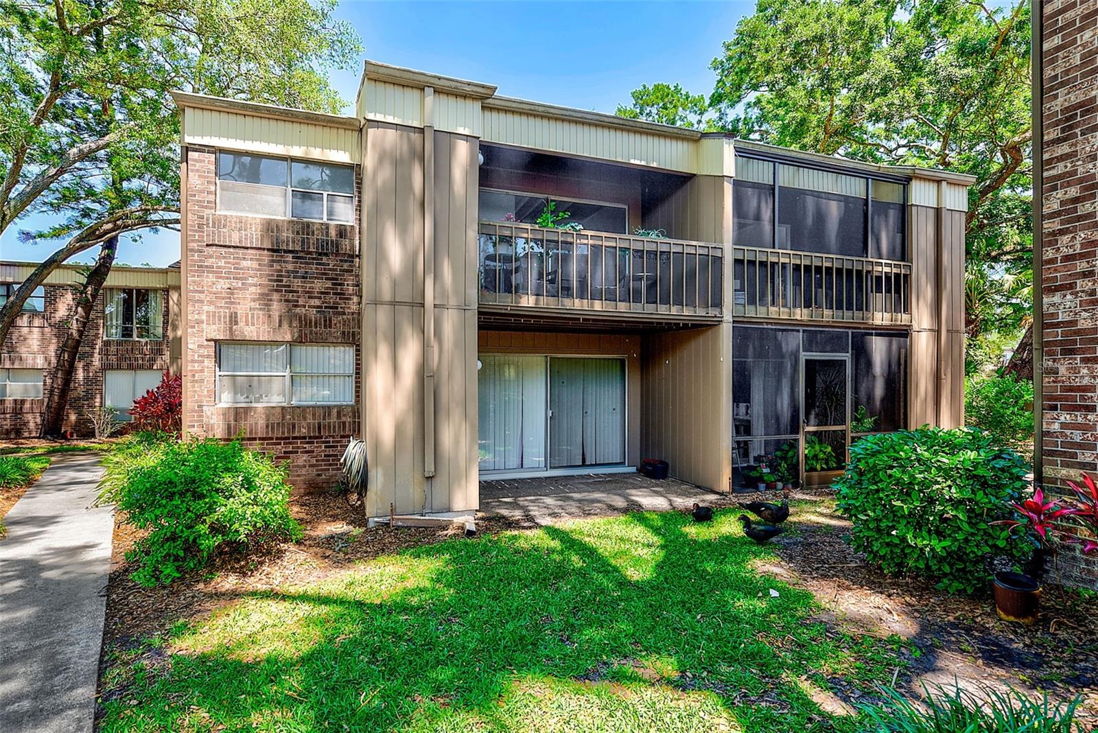 Image 28 of 39 For 10453 Carrollbrook Circle 222