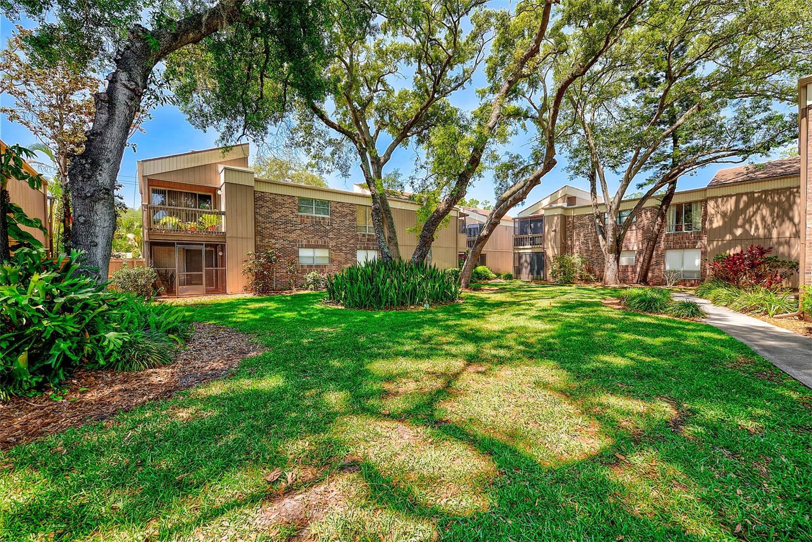 Image 29 of 39 For 10453 Carrollbrook Circle 222