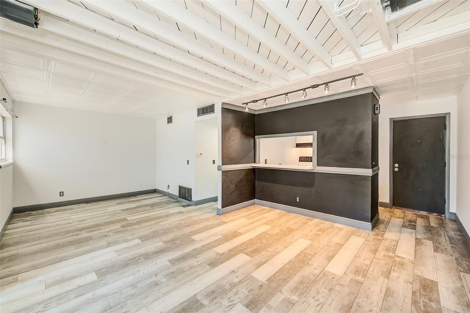 Image 7 of 39 For 10453 Carrollbrook Circle 222