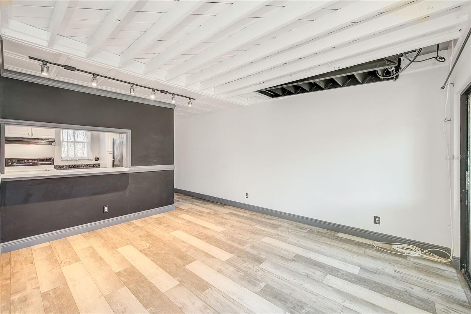 Image 8 of 39 For 10453 Carrollbrook Circle 222