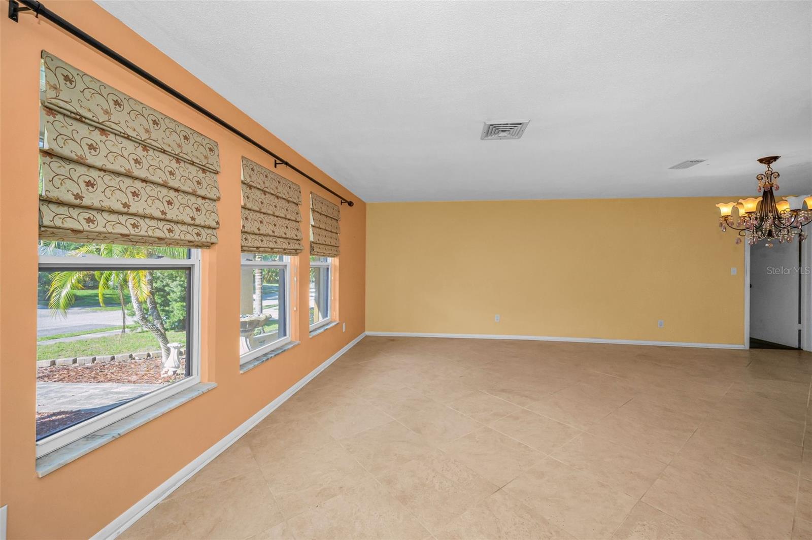 Listing photo id 8 for 760 Village Way