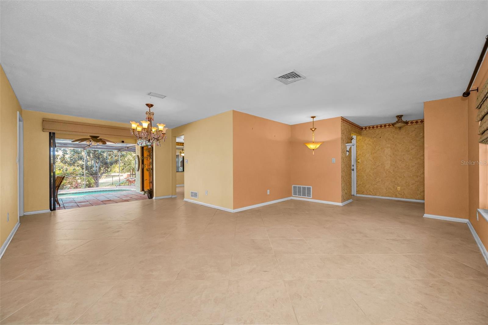 Listing photo id 9 for 760 Village Way