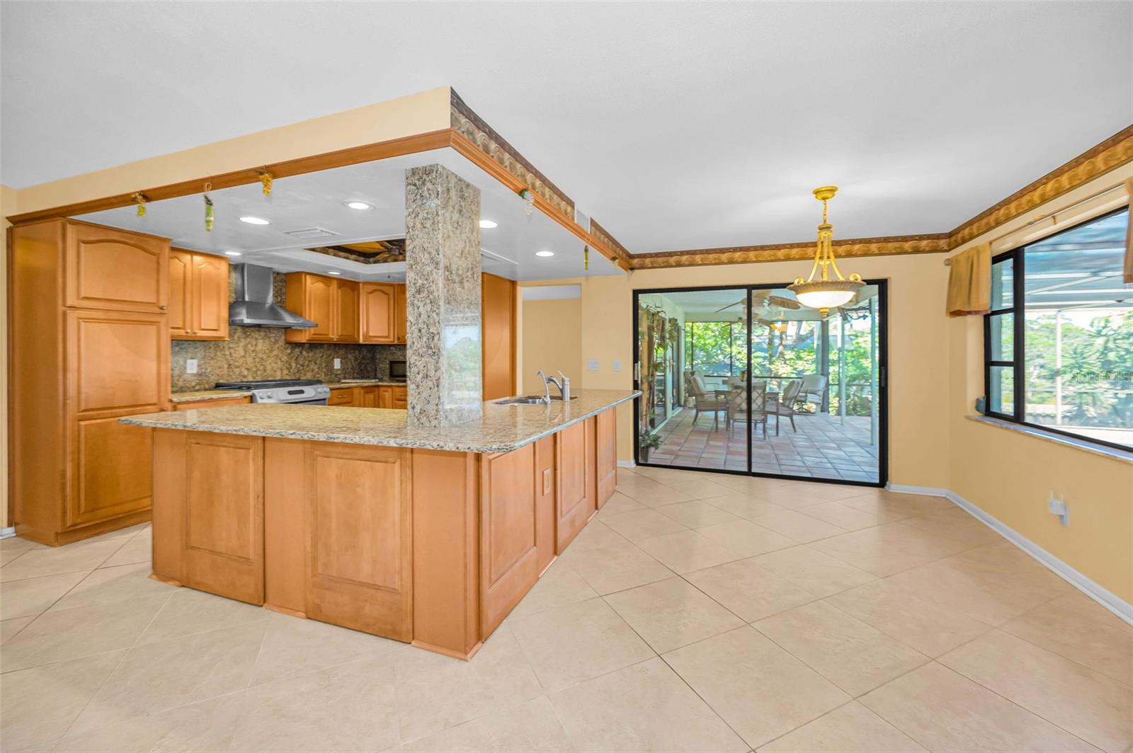 Listing photo id 15 for 760 Village Way