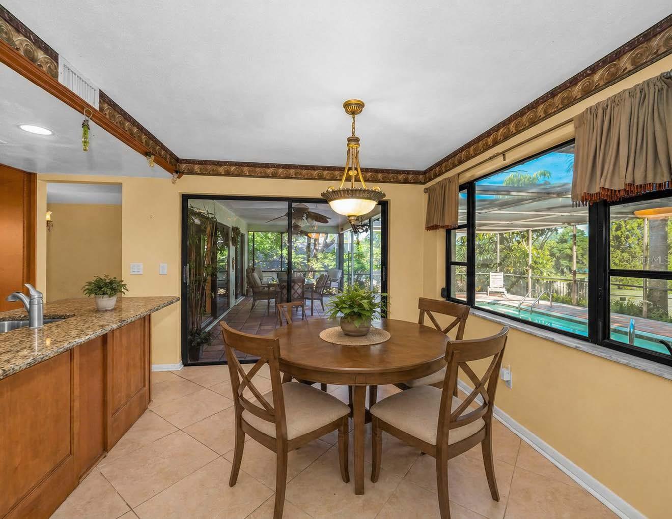 Listing photo id 16 for 760 Village Way