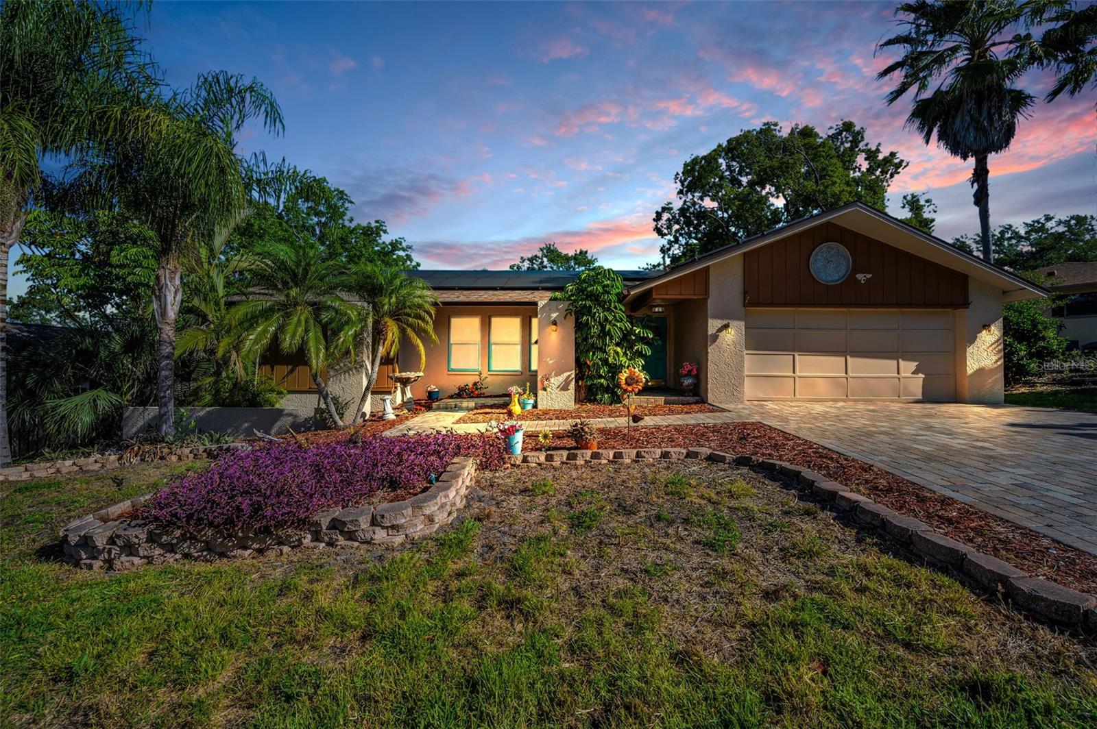 Listing photo id 0 for 760 Village Way