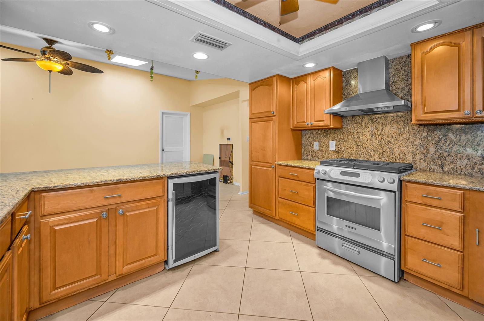 Listing photo id 18 for 760 Village Way