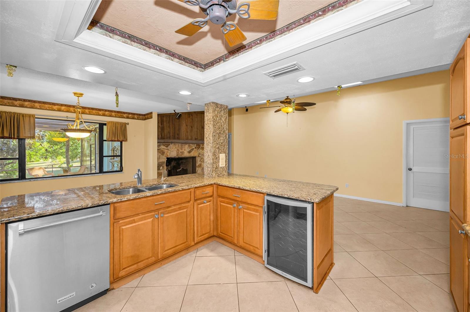 Listing photo id 19 for 760 Village Way