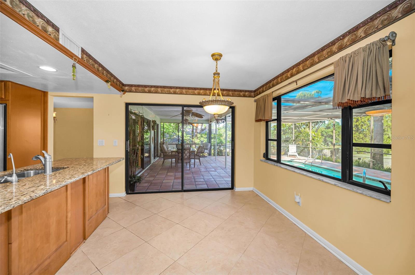 Listing photo id 21 for 760 Village Way