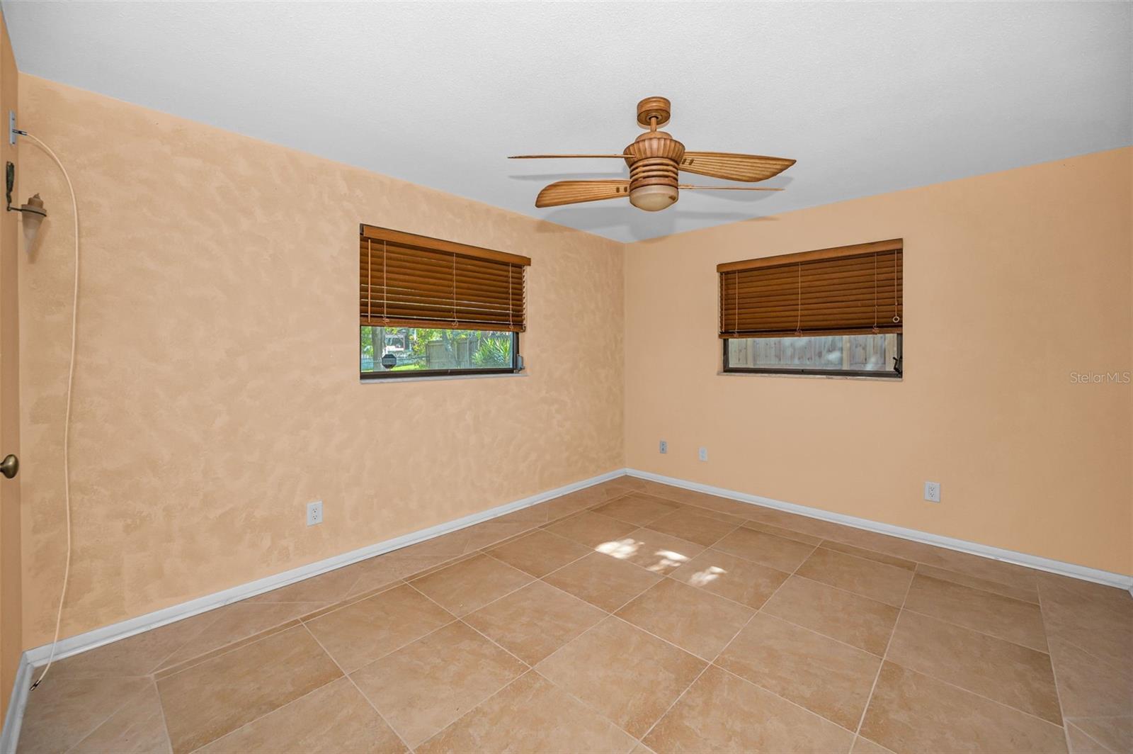 Listing photo id 30 for 760 Village Way