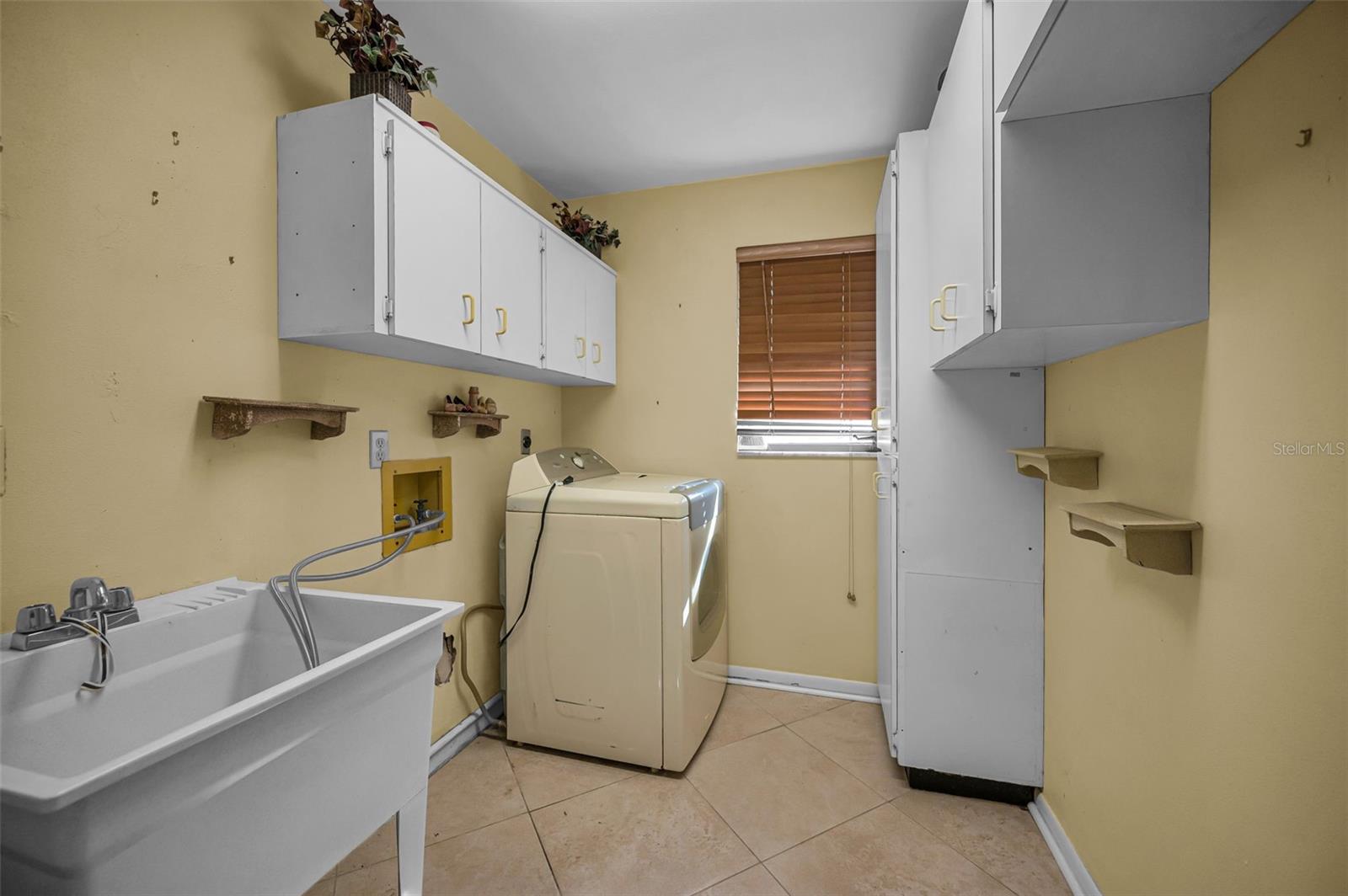 Listing photo id 31 for 760 Village Way