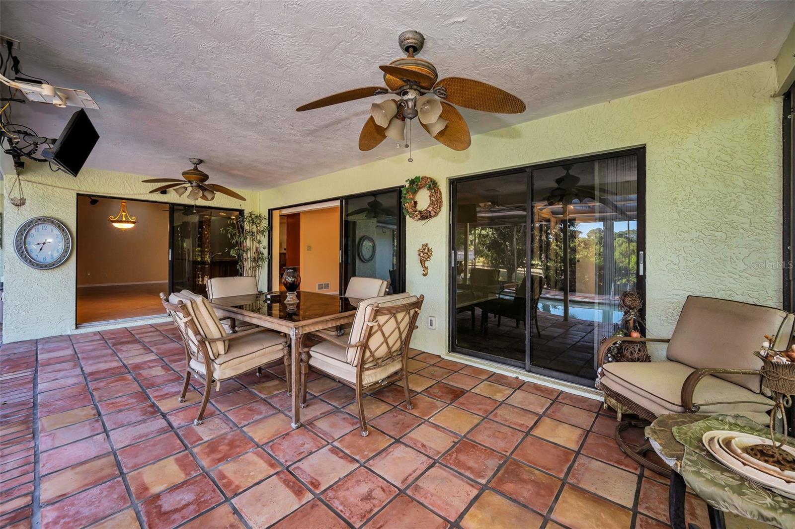 Listing photo id 32 for 760 Village Way