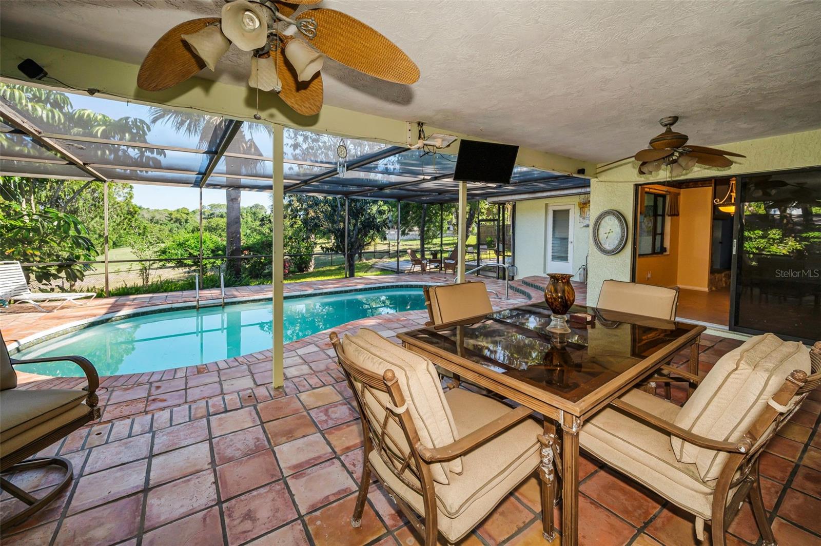 Listing photo id 35 for 760 Village Way