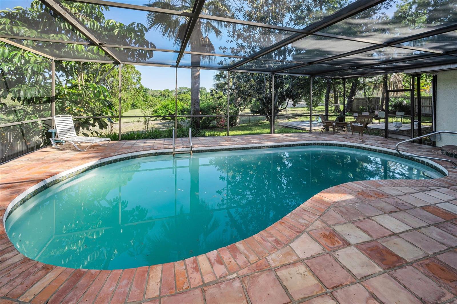 Listing photo id 38 for 760 Village Way