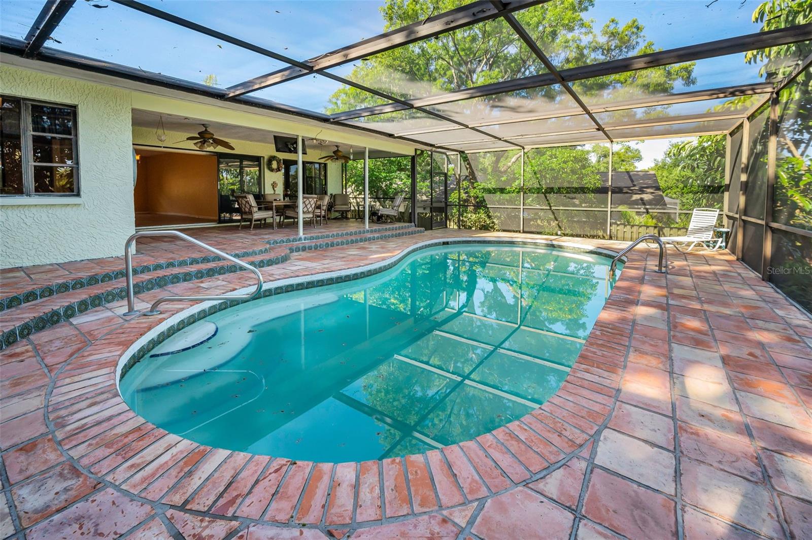 Listing photo id 40 for 760 Village Way