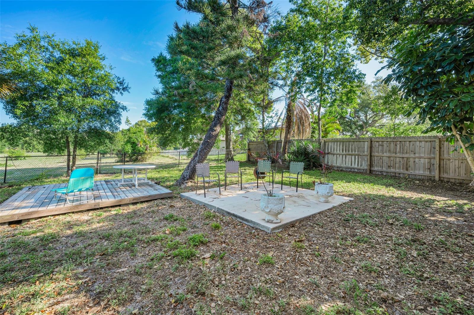 Listing photo id 41 for 760 Village Way