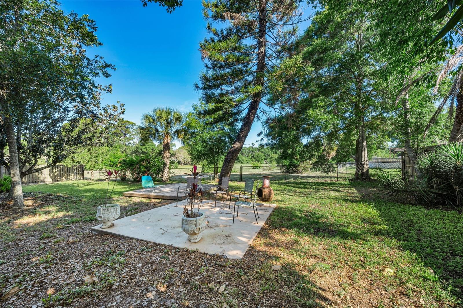 Listing photo id 43 for 760 Village Way