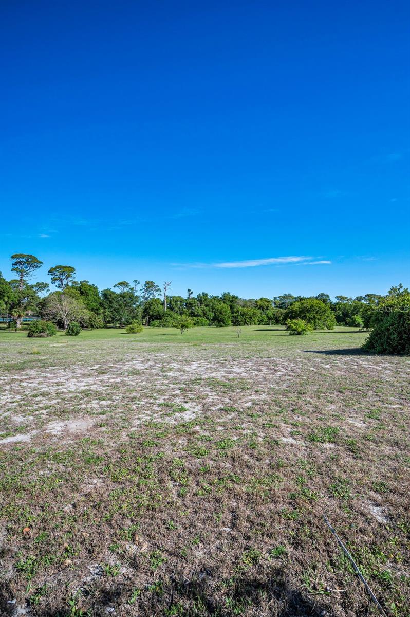 Listing photo id 48 for 760 Village Way