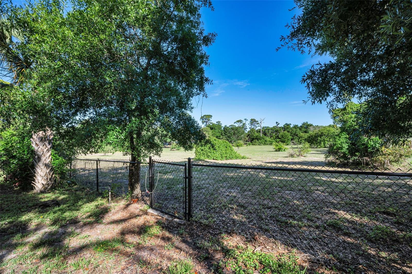 Listing photo id 52 for 760 Village Way