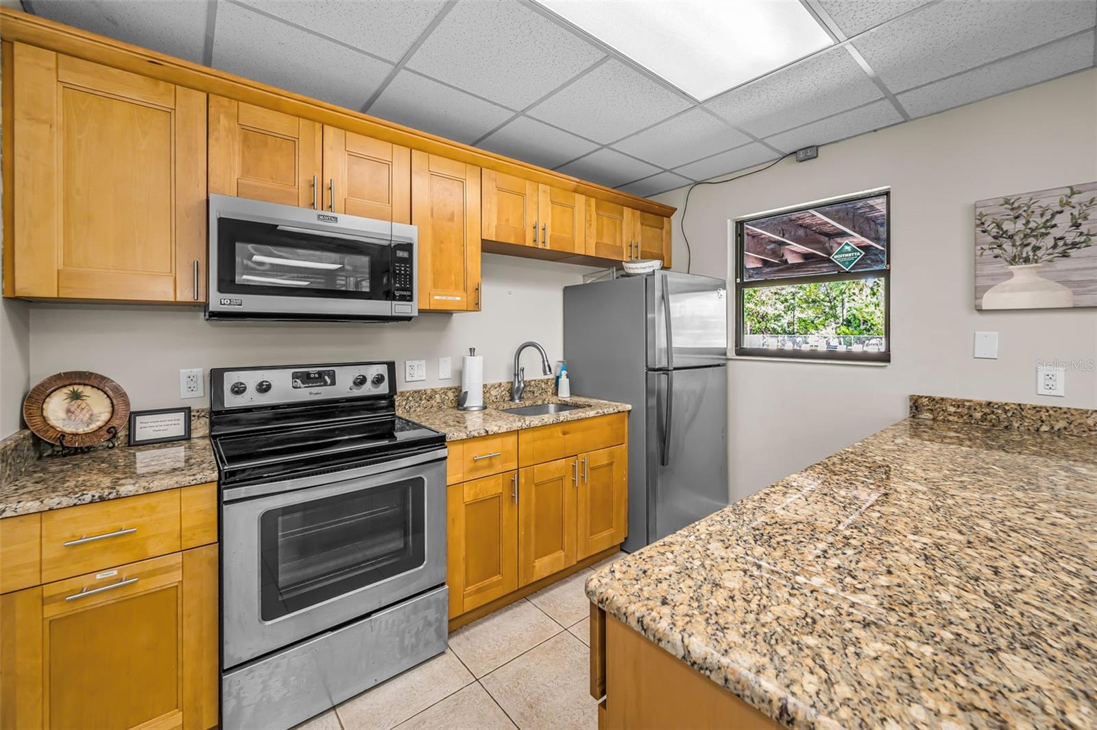 Listing photo id 53 for 760 Village Way