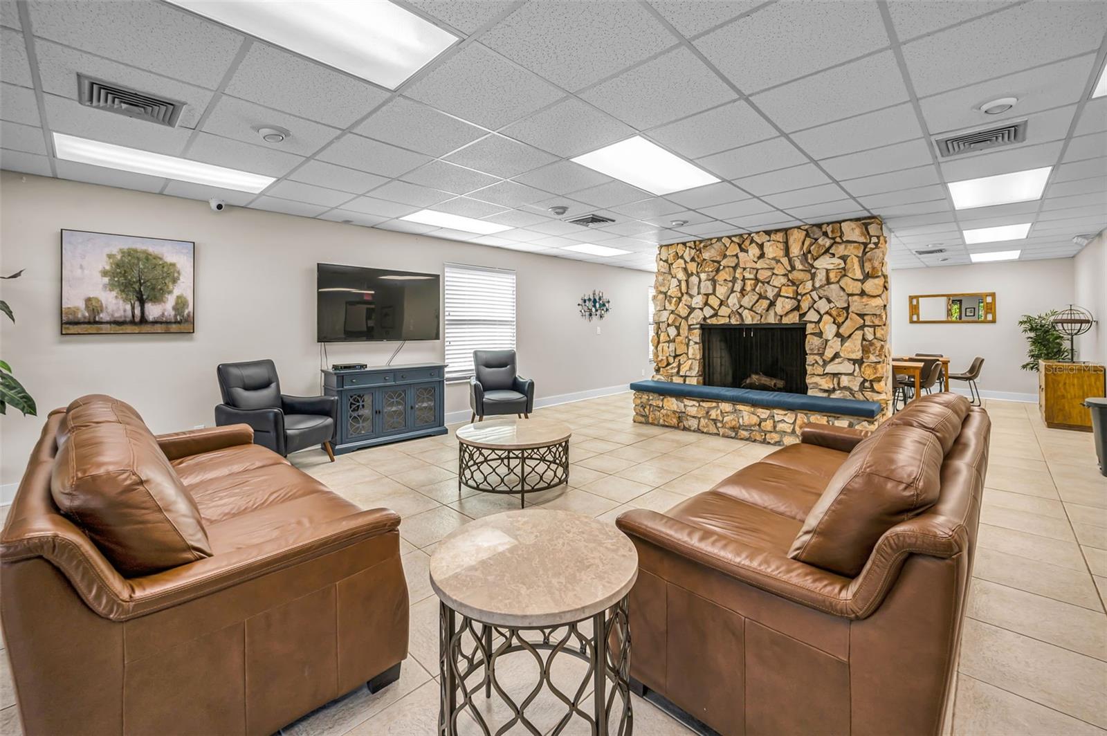 Listing photo id 54 for 760 Village Way