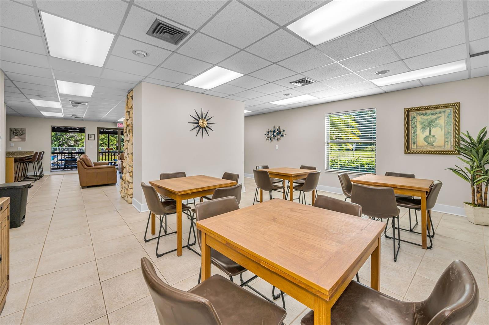 Listing photo id 56 for 760 Village Way